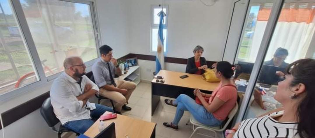 La Directora de la Región VII Silvia Tayara se Reúne con el intendente Interino de Capitán Solari para discutir Políticas Educativas Institucionales