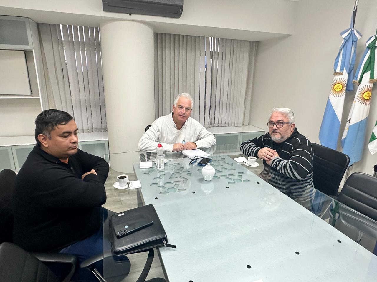 El diputado Samuel Vargas junto a Gonzalo Ojeda de la Cámara de Comercio articulan acciones con él Ministro Hugo Dominguez. 