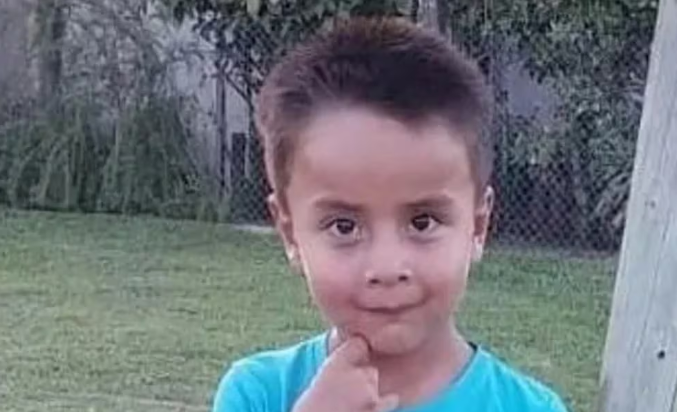 Buscan desesperadamente a un nene de 5 años desaparecido en Corrientes: salió a juntar naranjas al monte y no volvió